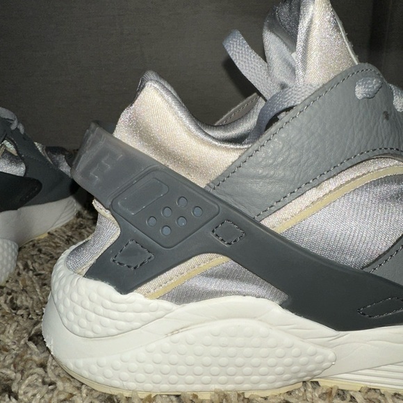 Size 10.5 - Nike Air Huarache Light Smoke Grey - Picture 8 of 13